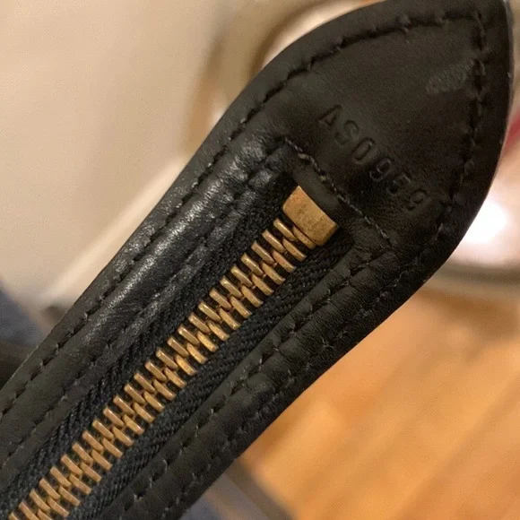 ✨FINAL OFFER✨Authentic Louis Vuitton Vintage handbag - Picture 8 of 16